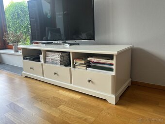 skříňka pod TV