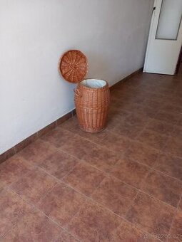Proutěný koš na prádlo s víkem 60cm