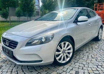 VOLVO V40 2.0D3 110KW 5VÁLEC SUMMUM-AUTOMAT-XENON-KUŽE-ACC