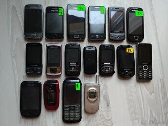 Sada mobilů značky Samsung