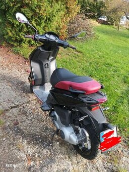 Aprilia SR Motard 125
