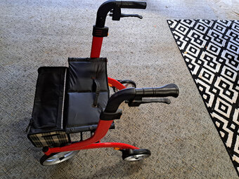 Čtyřkolové chodítko - 1