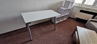 Psací stůl IKEA THYGE – prostorný, polohovací