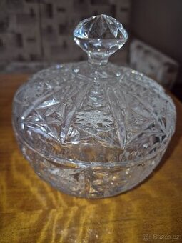 Polobroušená skleněná miska s poklopem