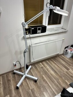 SVĚTLO KOSMETICKÁ LAMPA S LUPOU
