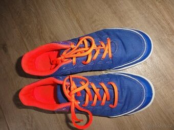 Futsalové kopačky Kipsta vel. 36 a sálovky Adidas vel. 35.5