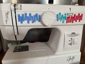 Šicí stroj Victoria Graffiti - pěkný