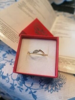 Zlatý prsten s diamantem