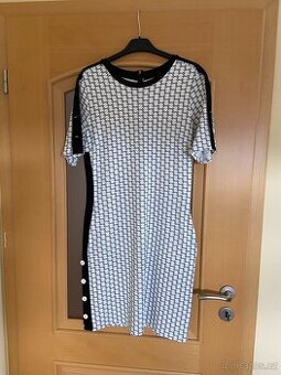 Krásné značkové bílo-černé šaty MAGENTA -vel. M