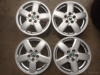 5x100 R15 škoda origo. 6jx15 et38 středová díra 57, 1.