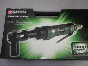 Pneumatickou ráčnu.