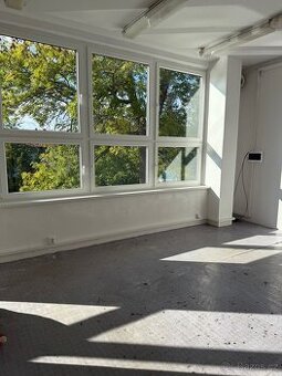 Kancelářské prostory k pronájmu - 1