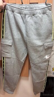 Sportovní kalhoty Nike, nové