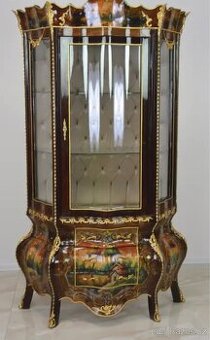 Reprezentativní zámecká vitrína