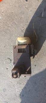 El. motor se šnekouvou převodovkou