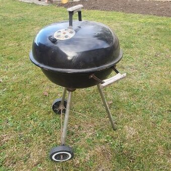 Prodám zahradní gril.Louny, tel.777554537.