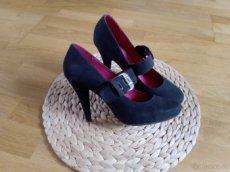 Dámské lodičky s přezkou černé