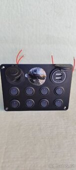 Ovládací panel, vypínače, zásuvky,obytné auto