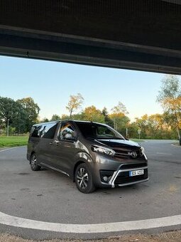Proace Verso L2 / Family / 8 míst / 2.0 D-4D 180 / 8AT