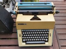 Starožitný psací stroj ROBOTRON 20