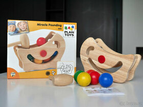 Dřevěná zatloukačka s kuličkami Plan Toys pro děti od 2 let - 1
