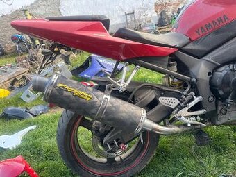 Ladene svody a vyfuk TwoBrothers Racing na Yamaha R1 02-03