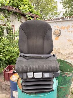 Sedadlo do stavebního nebo zemědělského stroje