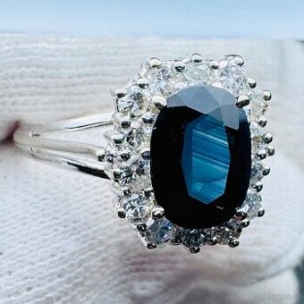 MIMOŘÁDNÝ 14K ZLATÝ PRSTEN SE SAFÍREM A DIAMANTY - BRILIANTY