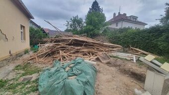Dřevo z demolice zdarma