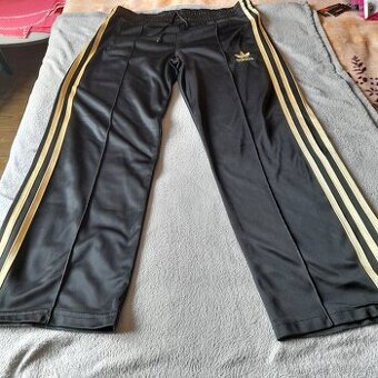 ČERNÉ SE ZLATÝM TEPLÁKY ADIDAS XXL