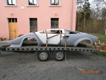 Laminátový skelet Lamborghini Countach.