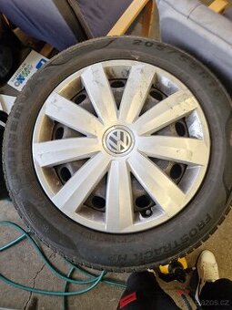 Prodám zimní pneu na disku, s poklicí vw.