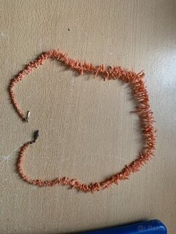 Náhrdelník z pravých korálů .