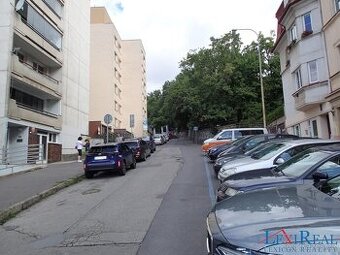 Garážové stnání 12 m2, U Demartinky, Praha 5, Smíchov