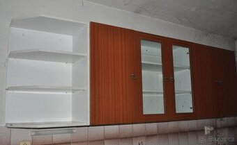 nástěnná skříňka