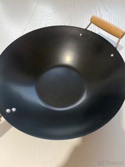 Wok pánev
