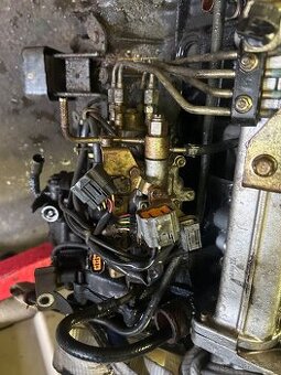 Mazda b2500 ford ranger vstřikovací čerpadlo a vstřikovače