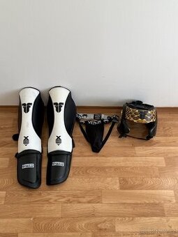 Plastový suspenzor Venum, 90 Kč