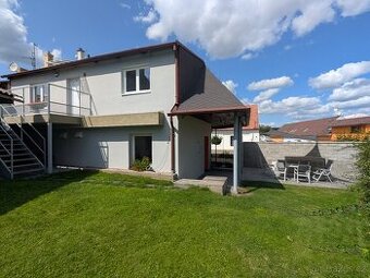 Prodám RD s komerčním prostorem v Libáni u Jičína