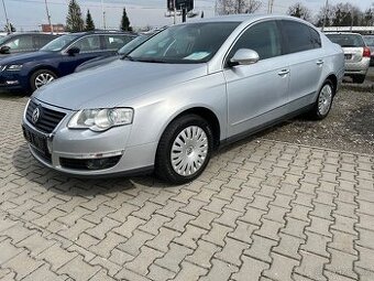 Volkswagen Passat 1.6 FSi 85 kW rok 2007 - dvě sady kol -