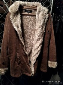 Kabáty bundy čepice šátky