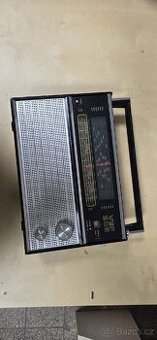Retro radiopříjímač VEF 206