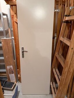 Bílé dveře interiérové 60cm levé plné