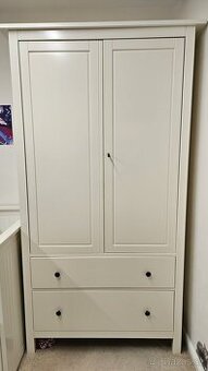 Šatní skřiň Hemnes Ikea dřevěná bilý lak