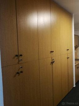 Vestavěná skříň