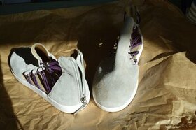 Boty kotníčkové otevřené po straně