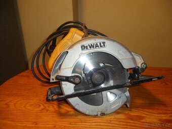 Kotoučová pila Dewalt DWE550
