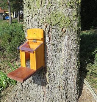 Krmítko pro veverky