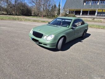 Mercedes-Benz  E W211 220 CDI – Unikátní Army Matte Styl