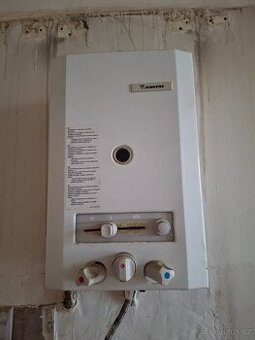 Plynový průtokový ohřívač vody